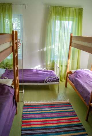 Гостиница Хостел Изба Барнаул Спальное место на двухъярусной кровати в общем номере для женщин-3