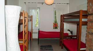 Гостиница Хостел Изба Барнаул Спальное место на двухъярусной кровати в общем номере для мужчин-2